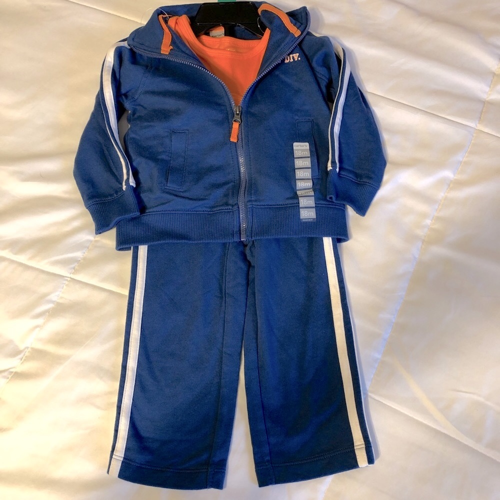 Carter’s boys’ size 18 mos 3-piece set: Pants, onesie & sweatshirt jacket 🌻